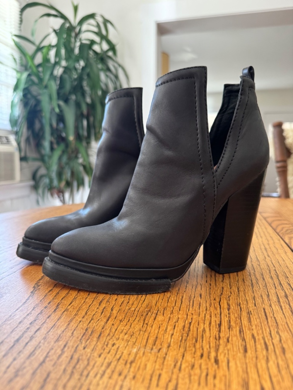 Jeffrey Campbell Women's Heeled Black Ankle Boot Bootie Women's Size 6.5